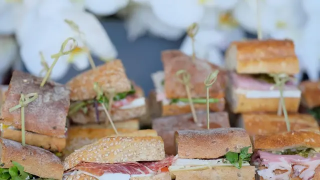 Сендвічі на кулінарному фестивалі в Нью-Йорку