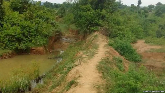 30 ஆண்டுகளாக மலையை குடைந்து மூன்று கிலோமீட்டர் நீள கால்வாயை உருவாக்கிய பிகார் நபர்