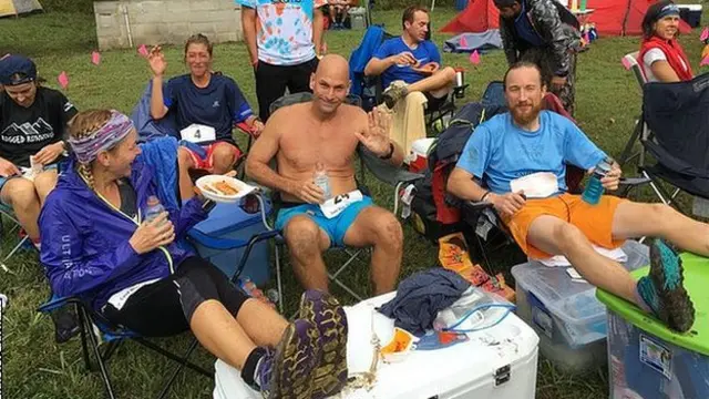 Big's competitors rest and eat in between laps