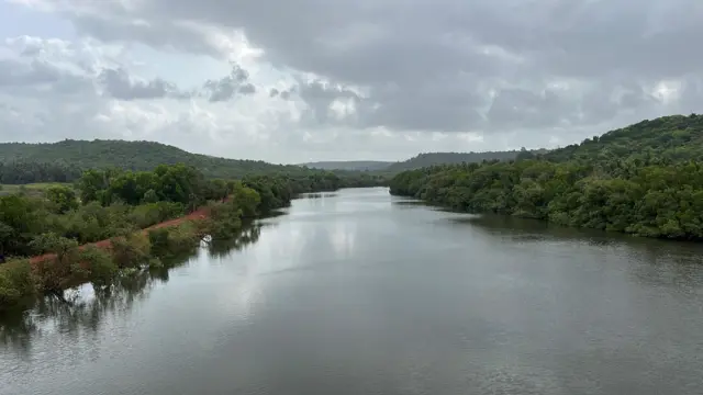 सध्या अणुऊर्जा प्रकल्पांच्या मुद्द्यावर राज्य सरकार आणि स्थानिक ग्रामस्थ यांच्यात वेगवेगळ्या भूमिका दिसत आहेत. 