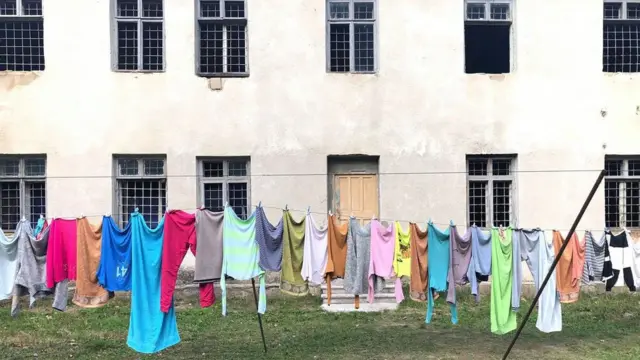 Во дворе больницы в Бедиани