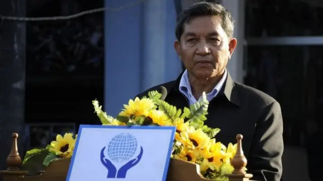 พล.อ.สนธิ บุญยรัตกลิน อดีตผู้บัญชาการทหารบก (ผบ.ทบ.)