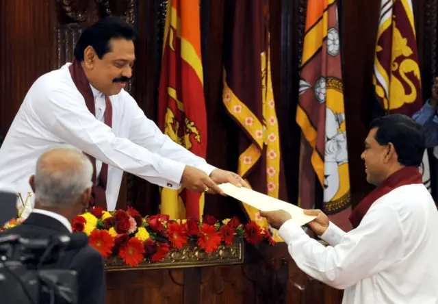 2010 වසරේ ආර්ථික සංවර්ධන අමාත්ය ධුරය භාර ගනිමින්
