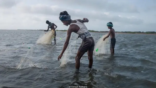 માછલી પકડતા માછીમારો