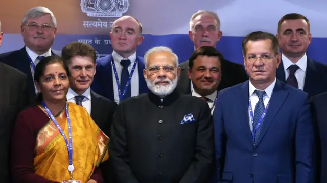 અસ્ત્રાખાનના પ્રતિનિધિઓ સાથે વડા પ્રધાન મોદીની તસવીર