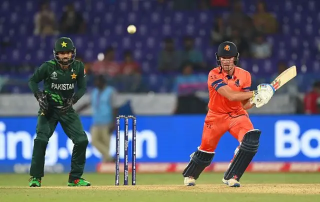 গতকাল ম্যাচে নেদারল্যান্ডসের বাস ডি লিডি একাই চার উইকেট নিয়েছেন এবং ব্যাট হাতে ৬৭ রান নিয়েছেন।