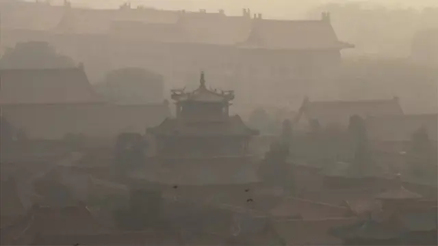 2013માં ભારે પ્રદૂષણના દિવસે બિજિંગમાં ફોરબિડન સિટી આવું દેખાતું હતું