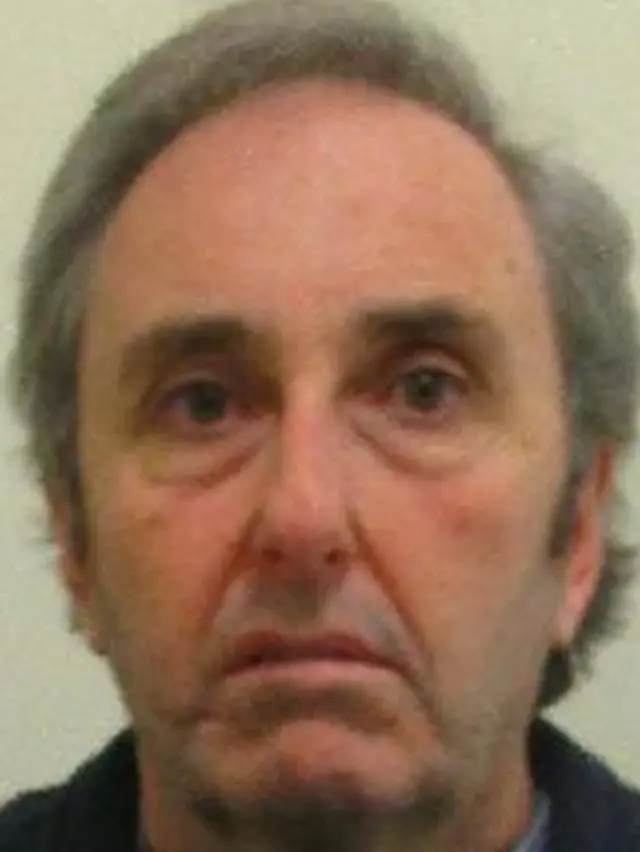 Retrato policial de Ian Stewart.