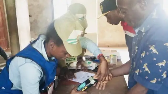 Ndí enyemaka na ntuliaka