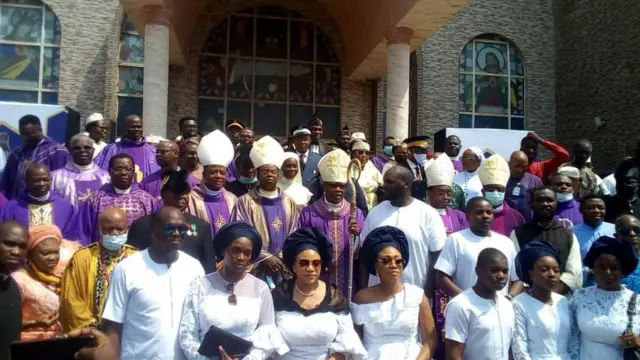 Ụmụaka na ụmụ ụmụ Dkt Chike Akunyilu na ndị ụkọchukwu kara ụka ikpeazụ ya