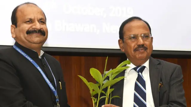 এনআইএ প্রধান যোগেশ চন্দ্র মোদীর সঙ্গে ভারতের জাতীয় নিরাপত্তা উপদেষ্টা অজিত ডোভাল