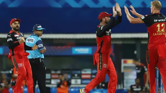 विराट कोहली और गेंदबाज़