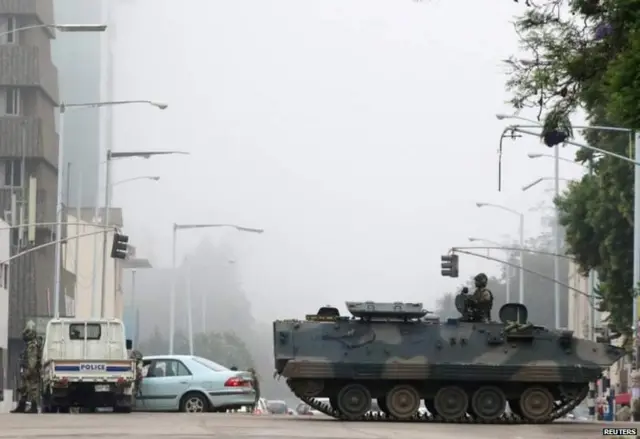 හරාරේ අගනුවර සැරිසරන සන්නද්ධ රථ