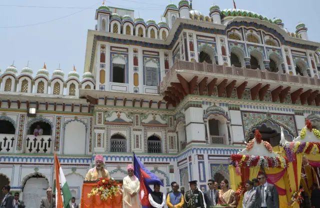 नरेंद्र मोदी, भारत, नेपाल, नेपाल के प्रधानमंत्री खड्ग प्रसाद शर्मा ओली