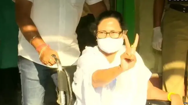 ਪੱਛਮੀ ਬੰਗਾਲ ਦੀ ਮੁੱਖ ਮੰਤਰੀ ਮਮਤਾ ਬੈਨਰਜੀ