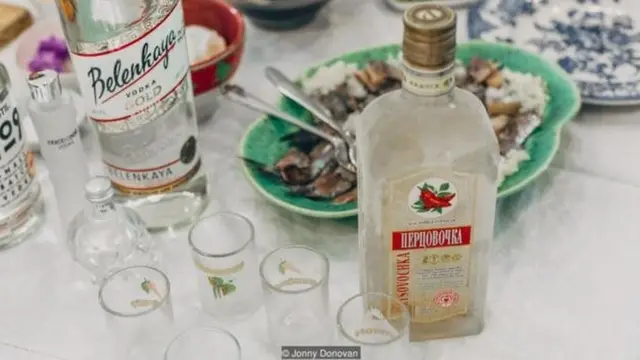 Rus arağı ruslar niyə araq içəndə çörəyi iyləyir?
