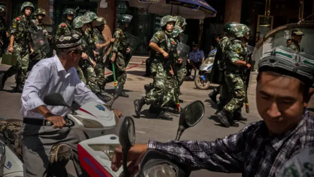 Кытайдын тарбия лагерлеринде болуп жаткан иштерди "маданий геноцид" деп аталууда