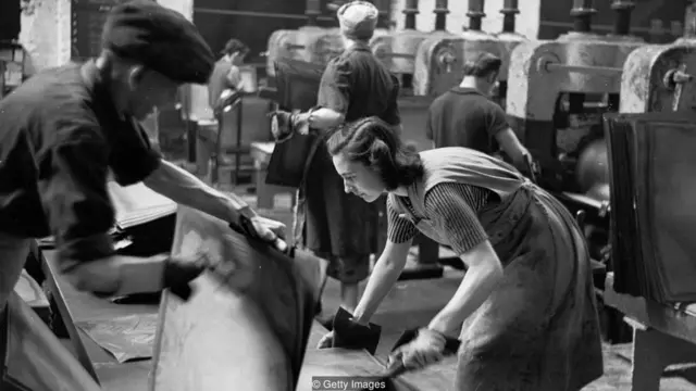 buruh pabrik perempuan