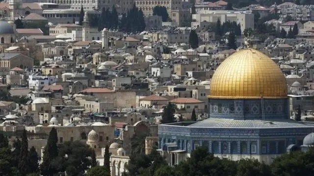 अमेरिकेच्या या धोरणानंतर मध्य-पुर्वेत कट्टरता आणि हिंसेत वाढ होऊ शकते असा अरब लिगने इशारा दिला आहे.