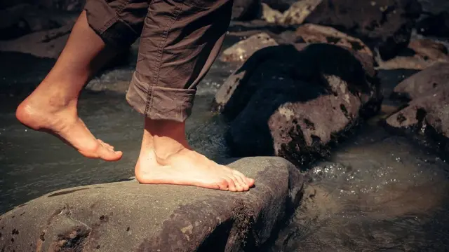 Nabori izazvani vodom mogli su da pružaju našim precima bolji zahvat kad su hodali po vlažnim stenama ili sakupljali školjke