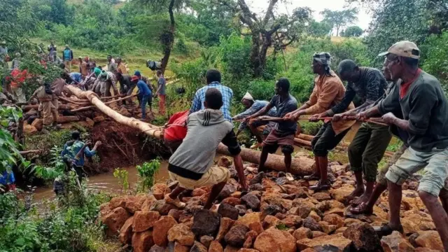 ካናን ምስ ተምሃርኡን ምስ ህዝቢ እቲ ከባብን ብምዃን 76 ድልድላት ሃኒፁ