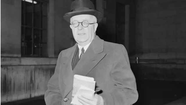 75 વર્ષ પહેલાં એક દેશને બે ભાગમાં વહેંચવા માટે ભૂભાગ નિશ્ચિત કરવા સીમા દોરવાની જવાબદારી સર સીરિલ રેડક્લિફને અપાઈ હતી.