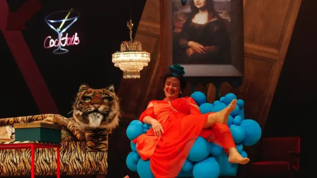 Оливера Баљак у улози Живке министарке