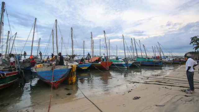 A ranar ce kuma a arewacin Mozambique, an hango wadannan kwale-kwalen a Paquitequete, tashar jiragen ruwa da ke kudancin Palma - garin da masu ikirarin jihadi suka kai wa hari a makon jiya.