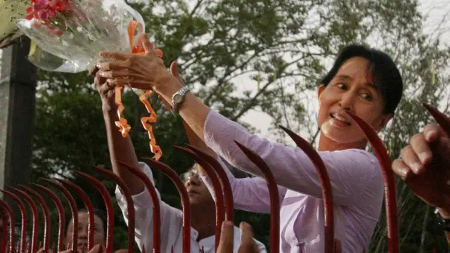 အကျယ်ချုပ်ကာလမှာ နေအိမ်ကပစ္စည်းတချို့ကို ထုခွဲရောင်းချပြီး နေထိုင်ဖြတ်သန်းခဲ့ရတာတွေလည်းရှိ