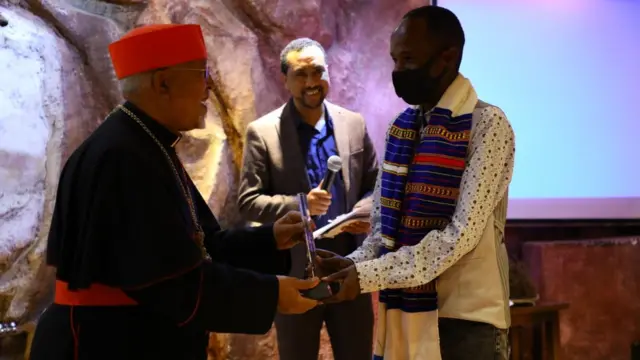 ተሰማ ገመዳ ሲሸለም