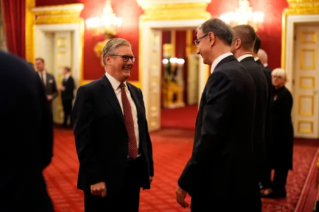 Britanski i srpski premijer, Kir Starmer i Đuro Macut, tokom prijema u palati Sent Džejms u centru Londona, uoči Samita lidera Zapadnog Balkana