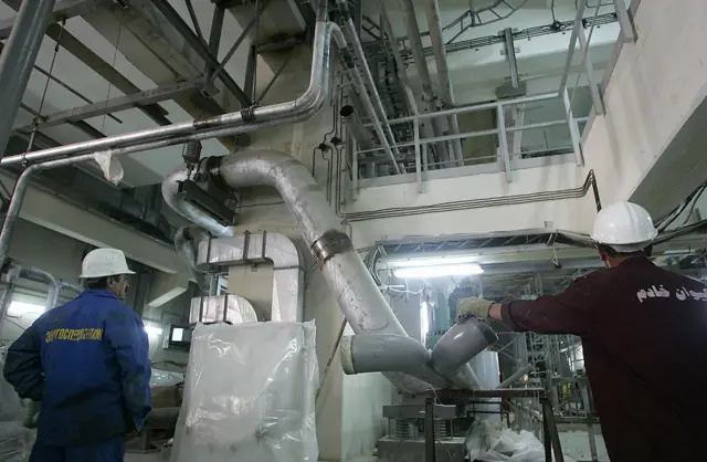 ا﻿یران مدعی است که هدف برنامه هسته‌ای، تولید انرژی است اما هنوز روشن نیست که چرا در سه نقطه که به آژانس اعلام نشده بود، آثار اورانیوم غنی‌شده کشف شده است