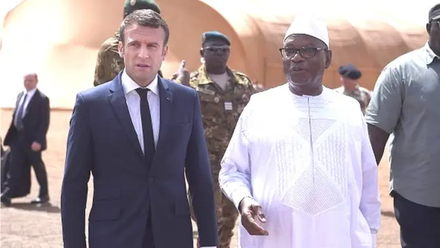 Il a été accueilli par son homologue Ibrahim Boubacar Keita dans la plus grande ville du nord où sont stationnés des soldats français de l'opération Barkhane.