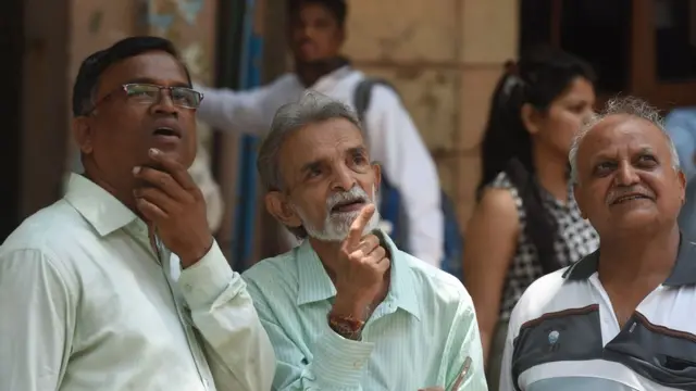 এক্সিট পোলের ফল প্রকাশের পর সোমবার মুম্বাইয়ের স্টক মার্কেটে শেয়ারের দর বাড়ার গতি দেখছেন ট্রেডাররা