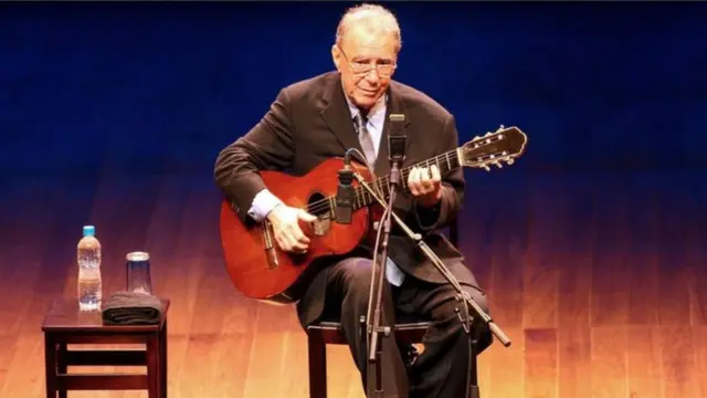 João Gilberto durante apresentação