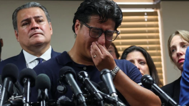 Ronaldo Salgado, hijo de Lorenzo Salgado, participó en una conferencia de prensa.