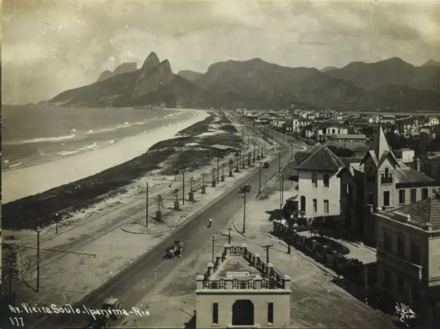 Avenida Vieira Souto, em Ipanema, com o Leblon ao fundo, em 1911