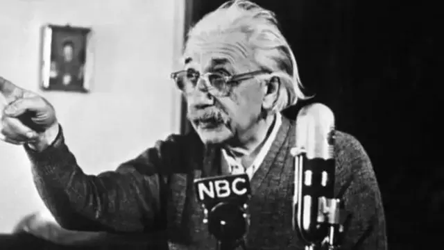 ஆல்பர்ட் ஐன்ஸ்டீன்