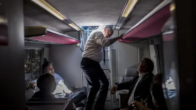 Muharrem İnce seçim otobüsünde.