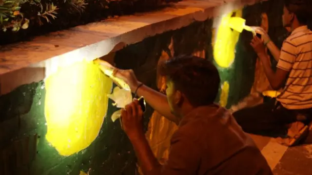 ஒரே நாளில் திருச்சியை வண்ணமயமாக்கி ஜெலிக்க செய்த இளைஞர்கள்