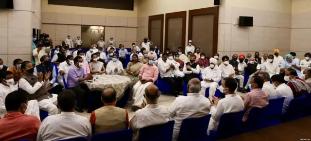 विपक्ष की 'एकजुटता'