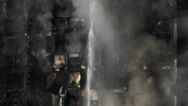 آتش‌سوزی در برج مسکونی در لندن