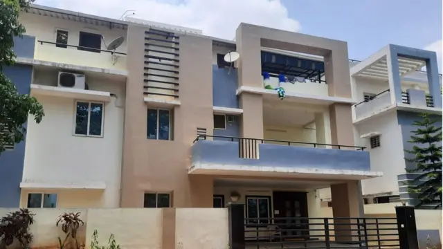 మంత్రి కాకాణి గోవర్దన్ రెడ్డి ఉండే విల్లాలో ఓ యువకుడు అనుమానాస్పద స్థితిలో మృతి చెందారు