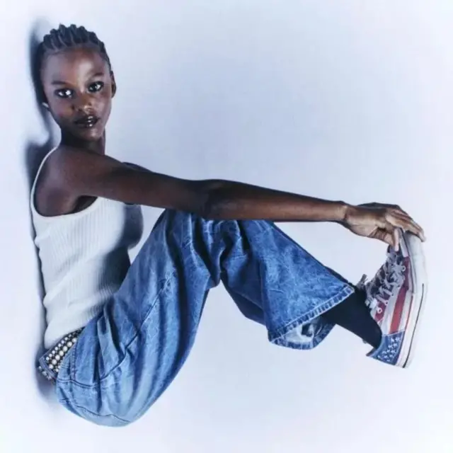 Valentina étudie le soir dans une école située près de chez elle, à Tumaco.