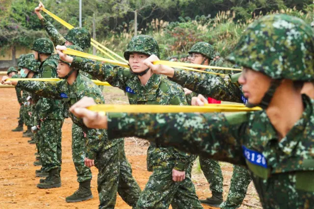 正在接受训练的台湾义务役士兵