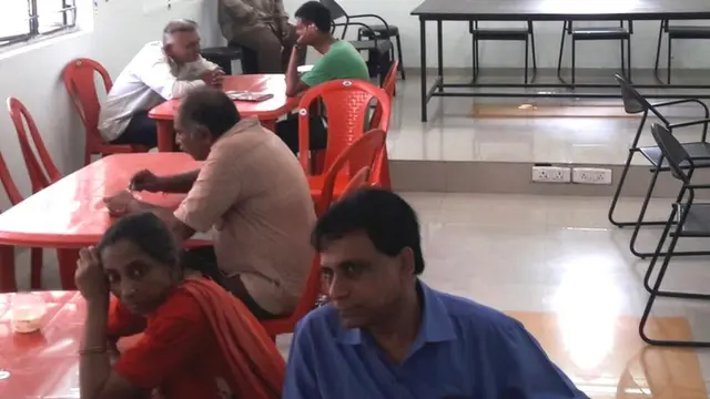 પરિવર્તન કાફેની અંદરની તસવીર