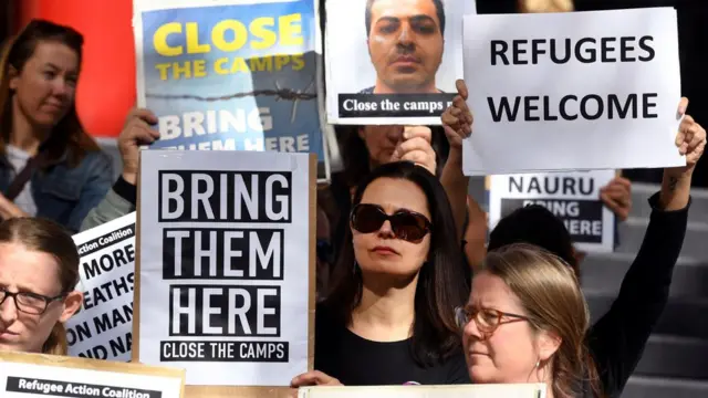 تظاهرات علیه اعزام پناهجویان