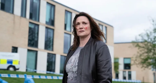 Curfew dizisinden bir sahne