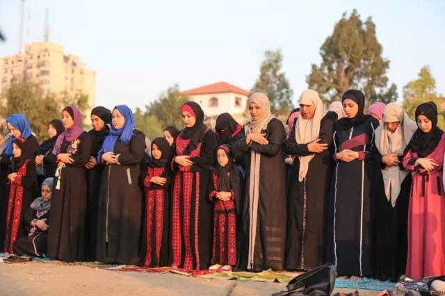 নারী নামাজ 