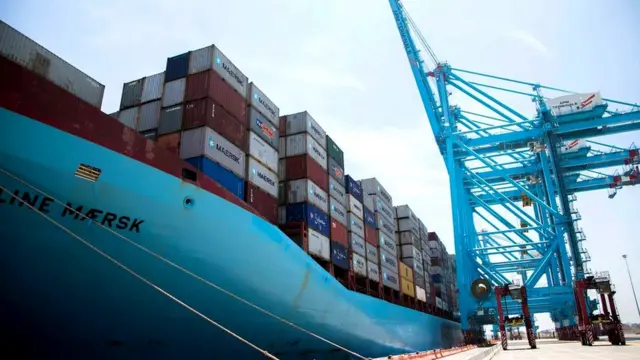 Нападение было совершено и на датскую компанию Maersk, занимающуюся морскими грузоперевозками